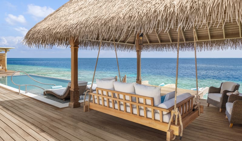 1. King Overwater Villa_Deck
